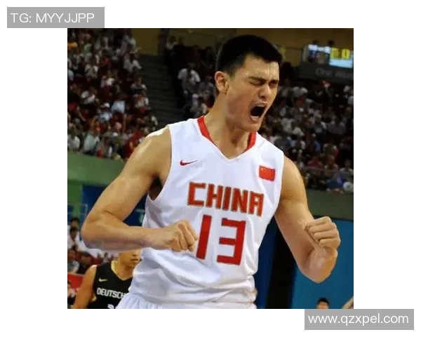 姚明在CBA赛场上的坚定眼神传递出的篮球精神与领导力