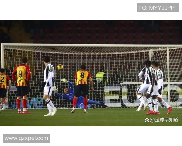 世界杯热刺与里昂激战成平局争议判罚引发全场热议 世界杯热刺与里昂激战成平局争议判罚引发全场热议