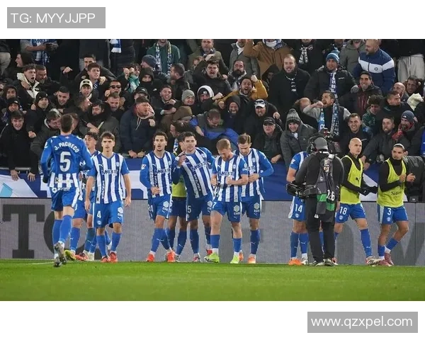 英超焦点战曼联与皇马战平一触即发的惨败瞬间引发全场热议 英超焦点战曼联与皇马战平一触即发的惨败瞬间引发全场热议